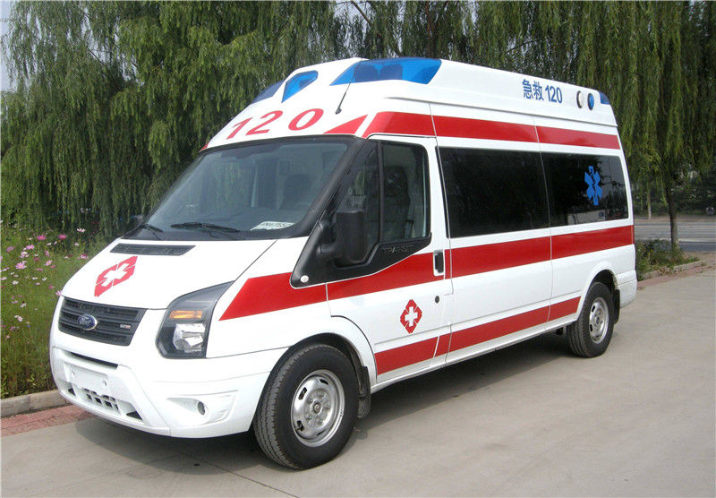 移動救護車為何頻頻遇到前方司機不及時避讓？