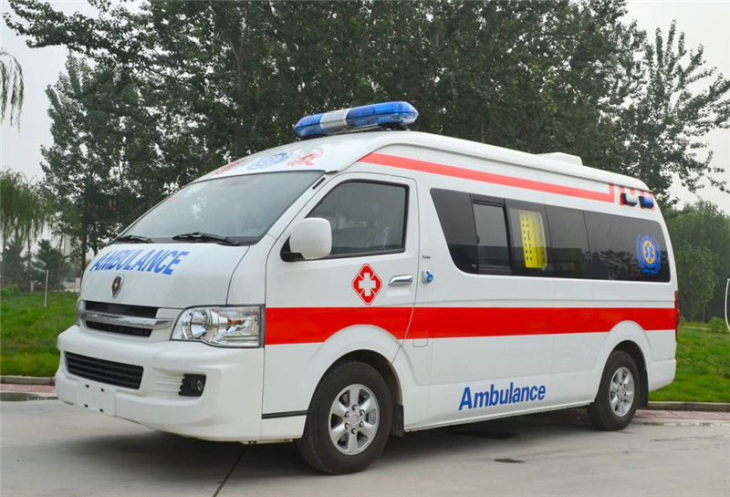年底采購(gòu)移動(dòng)救護(hù)車時(shí)需要注意哪些方面？
